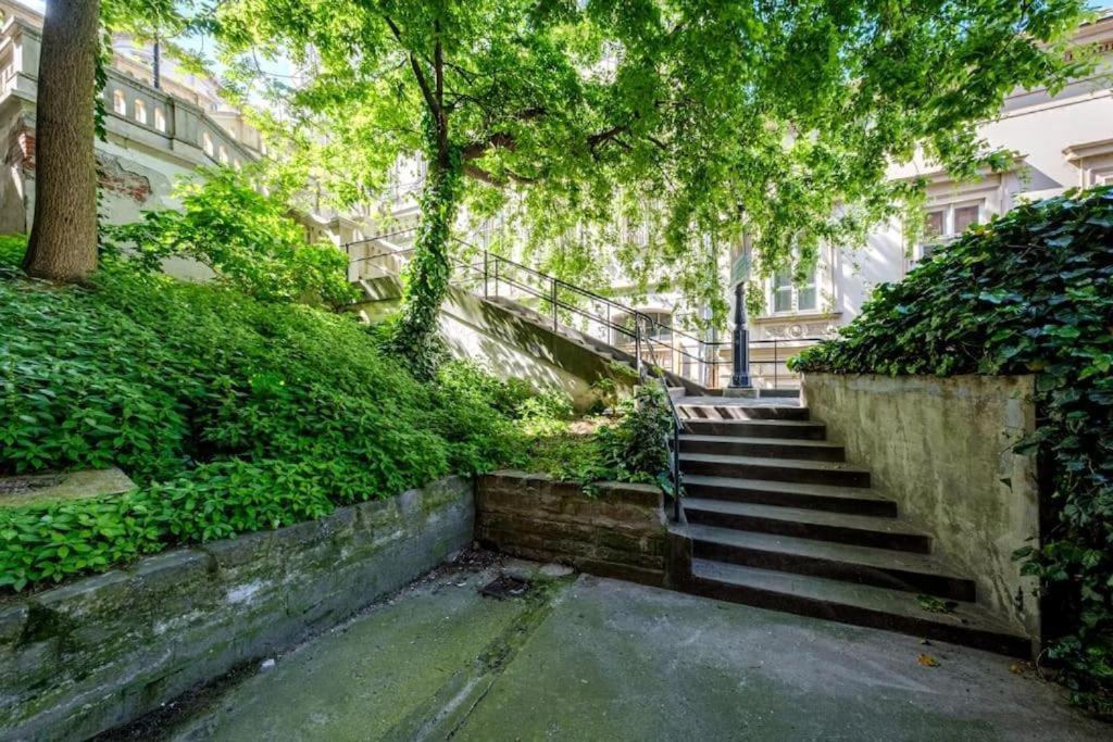 Chain Bridge Apartment *