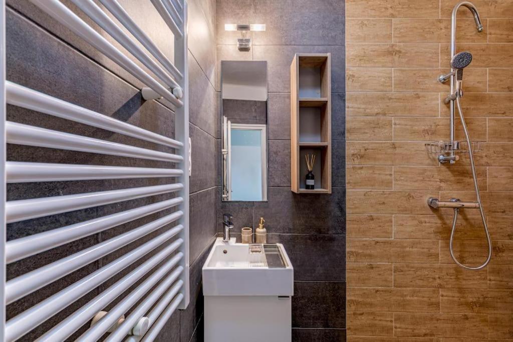 Chain Bridge Apartment Budapest